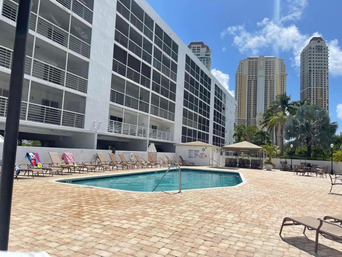 Le Frontenac Βίλα Sunny Isles Beach Εξωτερικό φωτογραφία